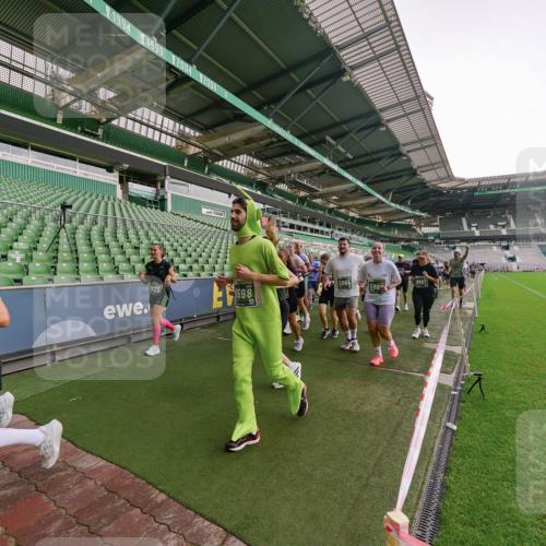 13.09.2026 - 21. swb-Marathon Bremen Michael Burmester http://msf.ph/oto/10329275 13.09.2026 13:35:47 Laufen im Stadion 170, 193, 368, 462, 491, 496, 657, 1015, 1280, 1321, 1396, 1432, 1553, 1560, 1607, 1726, 1772, 1784, 1887, 1934, 1965, 1974, 1977, 1992, 2335, 2338, 2578, 2650, 2688, 2789, 2791, 2894, 2933, 3090, 3161, 3169, 3178, 3179, 3191, 3406, 3408, 3463, 3472, 3498, 3547, 3555, 3570, 3573, 3588, 3640, 3660, 3708, 3709, 3801, 3839, 3904, 3914, 3985, 4014, 4145, 4200, 4290, 4464, 4500, 4546, 4561, 4801, 4880, 4967, 5000, 5034, 5151, 5332, 5461, 5818 meine-sportfotos.de