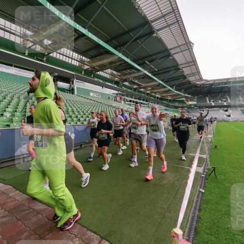 13.09.2026 - 21. swb-Marathon Bremen Michael Burmester http://msf.ph/oto/10329280 13.09.2026 13:35:48 Laufen im Stadion 170, 193, 368, 462, 491, 496, 657, 1015, 1280, 1321, 1396, 1432, 1553, 1560, 1607, 1726, 1772, 1784, 1887, 1934, 1965, 1974, 1977, 1992, 2335, 2338, 2578, 2650, 2688, 2789, 2791, 2894, 2933, 3090, 3161, 3169, 3178, 3179, 3191, 3406, 3408, 3463, 3472, 3498, 3547, 3555, 3570, 3573, 3588, 3640, 3660, 3801, 3839, 3904, 3914, 3985, 4014, 4145, 4200, 4290, 4464, 4500, 4546, 4561, 4801, 4880, 4967, 5000, 5034, 5151, 5332, 5461, 5818 meine-sportfotos.de