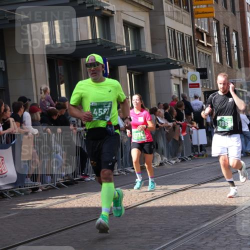 13.09.2026 - 21. swb-Marathon Bremen Strokosch-Dieckow http://msf.ph/oto/10329321 13.09.2026 13:21:37 Ziel 141, 148, 572, 1209, 2051, 2397, 3290, 3338, 3652, 3695, 3774, 3934, 4581, 4735, 5193, 6865, 6976, 7098, 8438, 8452, 8924, 8947, 9421, 9599, 9839, 10120, 1130, 1254, 2088, 2570, 2904, 3120, 3202, 3435, 3534, 3655, 3930, 4165, 4234, 4445, 4484, 4519, 5542, 6862, 7176, 8184, 8270, 8384, 8730, 8923, 9048, 9059, 9514, 9722, 9900, 13145 meine-sportfotos.de
