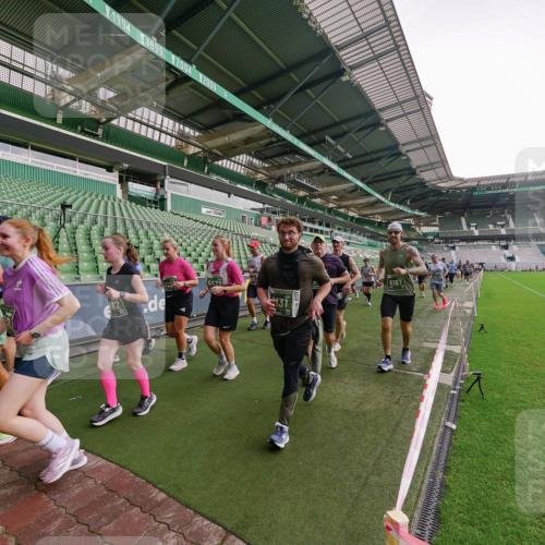 13.09.2026 - 21. swb-Marathon Bremen Michael Burmester http://msf.ph/oto/10329326 13.09.2026 13:35:50 Laufen im Stadion 170, 193, 368, 462, 491, 496, 657, 1015, 1280, 1321, 1396, 1432, 1553, 1560, 1607, 1726, 1784, 1887, 1934, 1965, 1974, 1977, 1992, 2335, 2338, 2578, 2650, 2688, 2789, 2791, 2894, 2933, 3090, 3161, 3169, 3178, 3179, 3191, 3406, 3408, 3463, 3472, 3498, 3547, 3555, 3570, 3573, 3588, 3640, 3660, 3801, 3839, 3904, 3914, 3985, 4014, 4145, 4200, 4290, 4464, 4500, 4546, 4561, 4801, 4880, 4967, 5000, 5034, 5151, 5332, 5461, 5818 meine-sportfotos.de