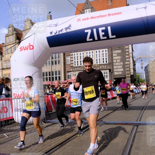 13.09.2026 - 21. swb-Marathon Bremen Tim E. http://msf.ph/oto/10329351 13.09.2026 11:03:01 Ziel 10190, 10296, 10633, 10783, 10945, 10954, 10955, 10985, 11096, 11107, 11261, 11554, 11564, 11662, 11701, 11719, 11730, 11776, 11785, 11945, 12071, 12154, 12247, 12252, 12429, 12451, 12465, 12489 meine-sportfotos.de