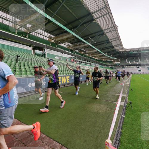 13.09.2026 - 21. swb-Marathon Bremen Michael Burmester http://msf.ph/oto/10329363 13.09.2026 13:35:55 Laufen im Stadion 170, 193, 368, 462, 491, 496, 657, 1015, 1280, 1321, 1396, 1432, 1553, 1560, 1726, 1762, 1784, 1887, 1934, 1965, 1974, 1977, 1992, 2335, 2338, 2578, 2639, 2650, 2688, 2789, 2791, 2894, 2933, 3090, 3161, 3169, 3178, 3179, 3191, 3299, 3406, 3408, 3463, 3472, 3498, 3555, 3570, 3573, 3588, 3640, 3801, 3839, 3904, 3914, 3985, 4145, 4200, 4290, 4464, 4500, 4546, 4561, 4801, 4880, 4967, 5000, 5034, 5151, 5182, 5332, 5461, 5679, 5818 meine-sportfotos.de