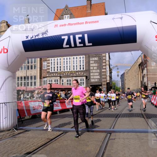 13.09.2026 - 21. swb-Marathon Bremen Tim E. http://msf.ph/oto/10329383 13.09.2026 11:03:02 Ziel 10190, 10296, 10633, 10783, 10945, 10954, 10955, 10985, 11096, 11107, 11261, 11564, 11662, 11701, 11719, 11730, 11776, 11785, 11945, 12071, 12154, 12247, 12429, 12451, 12465 meine-sportfotos.de
