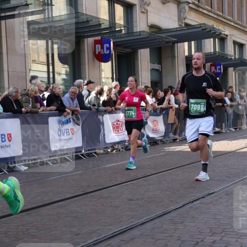 13.09.2026 - 21. swb-Marathon Bremen Strokosch-Dieckow http://msf.ph/oto/10329399 13.09.2026 13:21:39 Ziel 141, 148, 572, 1209, 2051, 3290, 3338, 3652, 3774, 3934, 4581, 4735, 5193, 6976, 7098, 8438, 8452, 8924, 8947, 9421, 9599, 9839, 10120, 1130, 1254, 2088, 2397, 2570, 2904, 3120, 3202, 3290, 3435, 3534, 3655, 3695, 3930, 4165, 4234, 4445, 4484, 4519, 5542, 6862, 6865, 7176, 8184, 8270, 8384, 8730, 8923, 9048, 9059, 9514, 9722, 9900, 13145 meine-sportfotos.de