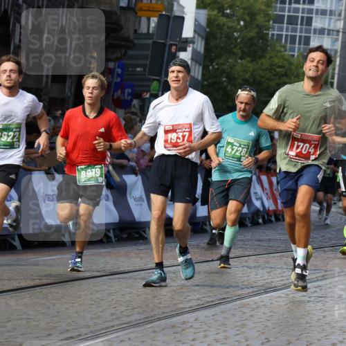 13.09.2026 - 21. swb-Marathon Bremen Strokosch-Dieckow http://msf.ph/oto/10329432 13.09.2026 13:14:12 Ziel 524, 670, 683, 1704, 1707, 1937, 2422, 2824, 3236, 3413, 5443, 5610, 6451, 7210, 7283, 7707, 9426, 9635, 9884, 107, 469, 1125, 1542, 2043, 2084, 2203, 2913, 2922, 3545, 4452, 4728, 5836, 5986, 6130, 7591, 7659, 7826, 8456, 8919, 9783 meine-sportfotos.de