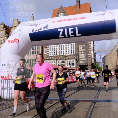 13.09.2026 - 21. swb-Marathon Bremen Tim E. http://msf.ph/oto/10329447 13.09.2026 11:03:03 Ziel 10190, 10296, 10633, 10783, 10945, 10954, 10955, 10985, 11096, 11107, 11261, 11564, 11662, 11701, 11719, 11730, 11776, 11785, 12071, 12154, 12247, 12429, 12451, 12465 meine-sportfotos.de