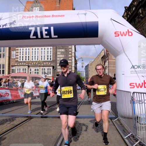 13.09.2026 - 21. swb-Marathon Bremen Tim E. http://msf.ph/oto/10329479 13.09.2026 11:03:05 Ziel 10190, 10296, 10633, 10783, 10945, 10954, 10955, 10985, 11096, 11107, 11261, 11564, 11662, 11697, 11701, 11719, 11730, 11776, 11785, 12071, 12154, 12247, 12429, 12451, 12465 meine-sportfotos.de
