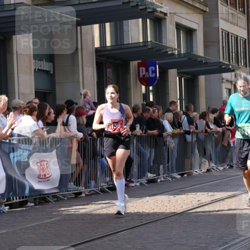 13.09.2026 - 21. swb-Marathon Bremen Strokosch-Dieckow http://msf.ph/oto/10329487 13.09.2026 13:21:41 Ziel 141, 148, 572, 1209, 1645, 2051, 3021, 3338, 3652, 3774, 3934, 4581, 4735, 5193, 6976, 7098, 7917, 8438, 8452, 8924, 8947, 9421, 9599, 9839, 10120, 572, 1130, 1254, 2088, 2397, 2570, 2904, 3120, 3202, 3290, 3435, 3655, 3695, 3930, 4165, 4234, 4484, 4519, 5542, 6862, 6865, 7176, 8184, 8270, 8384, 8730, 8923, 9048, 9059, 9514, 9722, 13145 meine-sportfotos.de