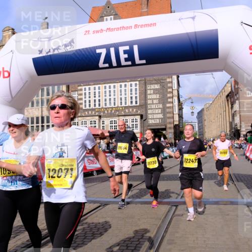 13.09.2026 - 21. swb-Marathon Bremen Tim E. http://msf.ph/oto/10329524 13.09.2026 11:03:07 Ziel 10190, 10296, 10633, 10731, 10783, 10945, 10954, 10955, 10985, 11096, 11107, 11313, 11564, 11697, 11701, 11719, 11730, 11776, 11785, 12071, 12154, 12247, 12448, 12451, 12465 meine-sportfotos.de