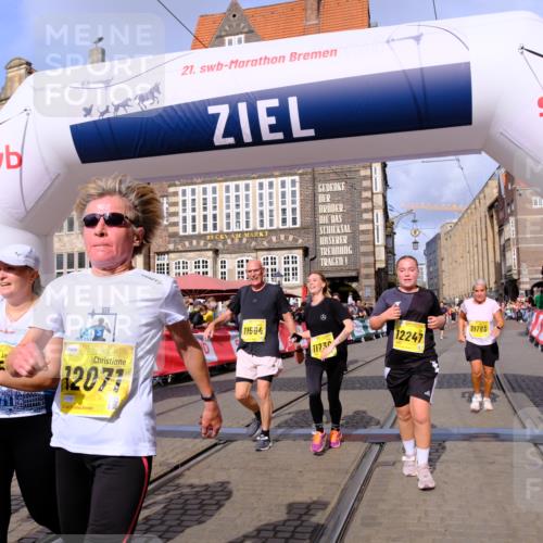 13.09.2026 - 21. swb-Marathon Bremen Tim E. http://msf.ph/oto/10329534 13.09.2026 11:03:07 Ziel 10190, 10296, 10633, 10731, 10783, 10945, 10954, 10955, 10985, 11096, 11107, 11313, 11564, 11697, 11701, 11719, 11730, 11776, 11785, 12071, 12154, 12247, 12448, 12451, 12465 meine-sportfotos.de