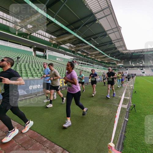 13.09.2026 - 21. swb-Marathon Bremen Michael Burmester http://msf.ph/oto/10329548 13.09.2026 13:36:17 Laufen im Stadion 444, 462, 491, 496, 590, 657, 799, 1015, 1132, 1135, 1279, 1280, 1321, 1396, 1432, 1620, 1726, 1762, 1887, 1934, 1951, 1965, 1974, 1977, 1992, 2078, 2227, 2335, 2578, 2639, 2650, 2688, 2789, 2842, 2892, 2894, 2933, 3090, 3161, 3169, 3178, 3179, 3191, 3299, 3303, 3406, 3408, 3463, 3472, 3498, 3555, 3570, 3573, 3588, 3640, 3731, 3779, 3801, 3839, 3904, 3985, 4084, 4145, 4200, 4210, 4290, 4464, 4500, 4538, 4546, 4561, 4801, 4880, 4967, 5000, 5034, 5182, 5332, 5461, 5679, 5818 meine-sportfotos.de