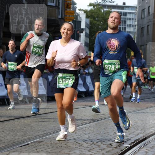 13.09.2026 - 21. swb-Marathon Bremen Strokosch-Dieckow http://msf.ph/oto/10329551 13.09.2026 13:14:19 Ziel 524, 670, 683, 1433, 1613, 1707, 1937, 2422, 2701, 2824, 3236, 5443, 5593, 5610, 6145, 6451, 7029, 7210, 7283, 7435, 7963, 8118, 8886, 9426, 9635, 10105, 376, 469, 1043, 1125, 1492, 1814, 3085, 3545, 3821, 4452, 4685, 5794, 5836, 6130, 6506, 7117, 7826, 8456, 9868 meine-sportfotos.de