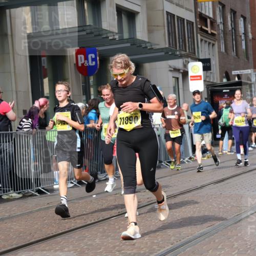 13.09.2026 - 21. swb-Marathon Bremen Strokosch-Dieckow http://msf.ph/oto/10329567 13.09.2026 11:02:20 Ziel 10190, 10296, 10633, 10783, 10945, 10954, 10955, 10985, 11096, 11107, 11137, 11261, 11508, 11526, 11554, 11662, 11701, 11719, 11776, 11890, 11945, 12071, 12154, 12169, 12252, 12429, 12451, 12489, 10153, 10154, 10173, 10273, 10274, 10278, 10331, 10338, 10439, 10473, 10500, 10617, 10636, 10738, 10803, 10885, 10915, 10924, 10943, 11249, 11505, 11576, 11811, 11853, 11886, 12016, 12042, 12094, 12134, 12135, 12145, 12360, 12437, 12506 meine-sportfotos.de