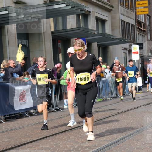 13.09.2026 - 21. swb-Marathon Bremen Strokosch-Dieckow http://msf.ph/oto/10329583 13.09.2026 11:02:20 Ziel 10190, 10296, 10633, 10783, 10945, 10954, 10955, 10985, 11096, 11107, 11137, 11261, 11508, 11526, 11554, 11662, 11701, 11719, 11776, 11890, 11945, 12071, 12154, 12169, 12252, 12429, 12451, 12489, 10153, 10154, 10173, 10273, 10274, 10278, 10331, 10338, 10439, 10473, 10500, 10617, 10636, 10738, 10803, 10885, 10915, 10924, 10943, 11249, 11505, 11576, 11811, 11853, 11886, 12016, 12042, 12094, 12134, 12135, 12145, 12360, 12437, 12506 meine-sportfotos.de