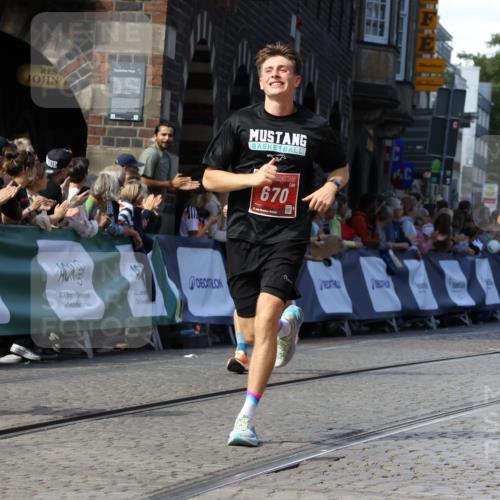 13.09.2026 - 21. swb-Marathon Bremen Strokosch-Dieckow http://msf.ph/oto/10329612 13.09.2026 13:14:21 Ziel 524, 670, 683, 1433, 1613, 1707, 2422, 2701, 2824, 3236, 5443, 5593, 5610, 6145, 7029, 7210, 7283, 7435, 7963, 8118, 8886, 9426, 9635, 10105, 199, 376, 469, 1043, 1125, 1492, 1814, 3085, 3821, 4685, 5239, 5794, 5836, 6130, 6506, 7117, 7826, 8366, 8456, 9868 meine-sportfotos.de
