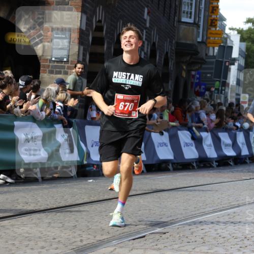 13.09.2026 - 21. swb-Marathon Bremen Strokosch-Dieckow http://msf.ph/oto/10329625 13.09.2026 13:14:21 Ziel 524, 670, 683, 1433, 1613, 1707, 2422, 2701, 2824, 3236, 5443, 5593, 5610, 6145, 7029, 7210, 7283, 7435, 7963, 8118, 8886, 9426, 9635, 10105, 199, 376, 469, 1043, 1125, 1492, 1814, 3085, 3821, 4685, 5239, 5794, 5836, 6130, 6506, 7117, 7826, 8366, 8456, 9868 meine-sportfotos.de