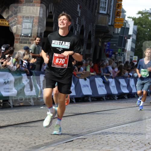 13.09.2026 - 21. swb-Marathon Bremen Strokosch-Dieckow http://msf.ph/oto/10329637 13.09.2026 13:14:21 Ziel 524, 670, 683, 1433, 1613, 1707, 2422, 2701, 2824, 3236, 5443, 5593, 5610, 6145, 7029, 7210, 7283, 7435, 7963, 8118, 8886, 9426, 9635, 10105, 199, 376, 469, 1043, 1125, 1492, 1814, 3085, 3821, 4685, 5239, 5794, 5836, 6130, 6506, 7117, 7826, 8366, 8456, 9868 meine-sportfotos.de