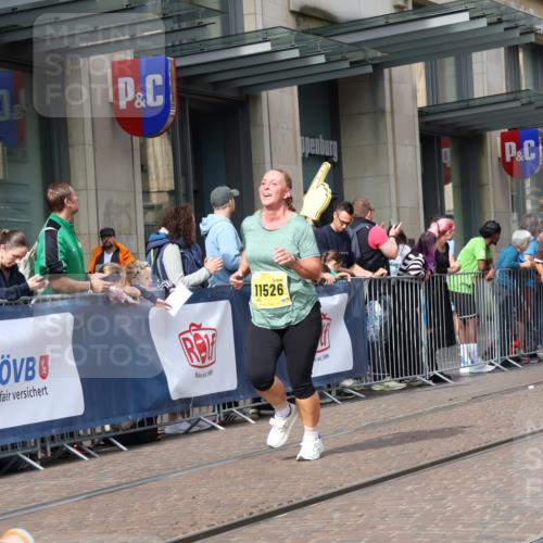 13.09.2026 - 21. swb-Marathon Bremen Strokosch-Dieckow http://msf.ph/oto/10329639 13.09.2026 11:02:22 Ziel 10190, 10296, 10633, 10783, 10945, 10954, 10955, 10985, 11096, 11107, 11137, 11261, 11508, 11526, 11554, 11564, 11662, 11701, 11719, 11730, 11776, 11785, 11890, 11945, 12071, 12154, 12169, 12247, 12252, 12429, 12451, 12489, 10153, 10154, 10173, 10273, 10274, 10278, 10331, 10338, 10439, 10473, 10500, 10617, 10636, 10738, 10803, 10885, 10915, 10924, 10943, 11249, 11505, 11576, 11811, 11853, 11886, 12016, 12042, 12094, 12134, 12135, 12145, 12360, 12437, 12506 meine-sportfotos.de