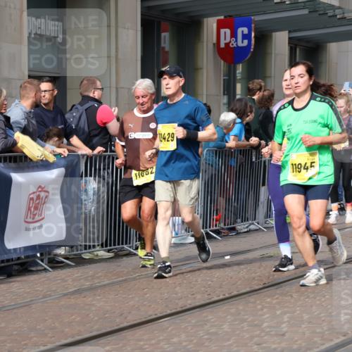 13.09.2026 - 21. swb-Marathon Bremen Strokosch-Dieckow http://msf.ph/oto/10329682 13.09.2026 11:02:24 Ziel 10190, 10296, 10633, 10783, 10945, 10954, 10955, 10985, 11096, 11107, 11137, 11261, 11508, 11526, 11554, 11564, 11662, 11701, 11719, 11730, 11776, 11785, 11890, 11945, 12071, 12154, 12169, 12247, 12252, 12429, 12451, 12465, 12489, 10153, 10154, 10173, 10273, 10274, 10278, 10331, 10338, 10439, 10473, 10500, 10636, 10738, 10803, 10885, 10915, 10943, 11249, 11505, 11576, 11811, 11853, 11886, 12016, 12042, 12094, 12134, 12135, 12169, 12437 meine-sportfotos.de