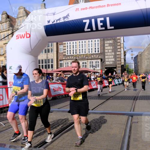 13.09.2026 - 21. swb-Marathon Bremen Tim E. http://msf.ph/oto/10329712 13.09.2026 11:03:16 Ziel 10185, 10296, 10528, 10598, 10633, 10715, 10731, 10954, 10955, 11095, 11107, 11313, 11564, 11697, 11719, 11730, 11785, 11836, 12071, 12214, 12247, 12421, 12432, 12448, 12465, 12483 meine-sportfotos.de