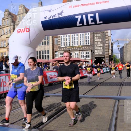 13.09.2026 - 21. swb-Marathon Bremen Tim E. http://msf.ph/oto/10329723 13.09.2026 11:03:16 Ziel 10185, 10296, 10528, 10598, 10633, 10715, 10731, 10954, 10955, 11095, 11107, 11313, 11564, 11697, 11719, 11730, 11785, 11836, 12071, 12214, 12247, 12421, 12432, 12448, 12465, 12483 meine-sportfotos.de