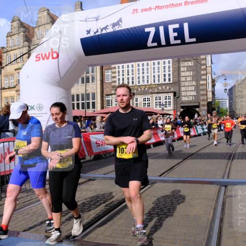 13.09.2026 - 21. swb-Marathon Bremen Tim E. http://msf.ph/oto/10329732 13.09.2026 11:03:16 Ziel 10185, 10296, 10528, 10598, 10633, 10715, 10731, 10954, 10955, 11095, 11107, 11313, 11564, 11697, 11719, 11730, 11785, 11836, 12071, 12214, 12247, 12421, 12432, 12448, 12465, 12483 meine-sportfotos.de