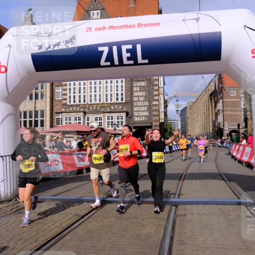 13.09.2026 - 21. swb-Marathon Bremen Tim E. http://msf.ph/oto/10329774 13.09.2026 11:03:20 Ziel 10185, 10195, 10528, 10531, 10598, 10715, 10727, 10731, 10959, 11070, 11095, 11313, 11493, 11676, 11697, 11785, 11836, 12214, 12421, 12432, 12448, 12465, 12483 meine-sportfotos.de
