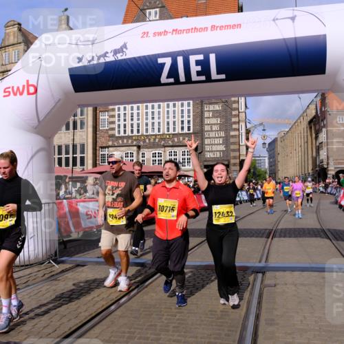 13.09.2026 - 21. swb-Marathon Bremen Tim E. http://msf.ph/oto/10329804 13.09.2026 11:03:20 Ziel 10185, 10195, 10528, 10531, 10598, 10715, 10727, 10731, 10959, 11070, 11095, 11313, 11493, 11676, 11697, 11785, 11836, 12214, 12421, 12432, 12448, 12465, 12483 meine-sportfotos.de
