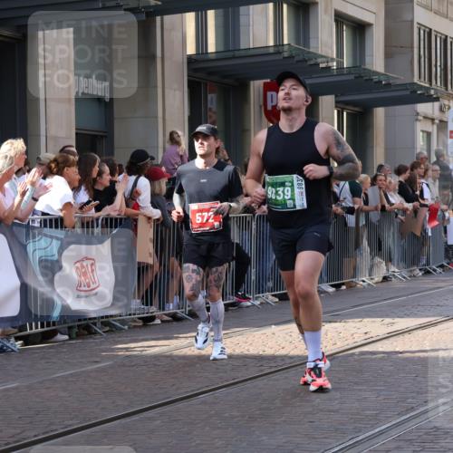 13.09.2026 - 21. swb-Marathon Bremen Strokosch-Dieckow http://msf.ph/oto/10329812 13.09.2026 13:21:51 Ziel 141, 148, 1601, 1645, 2051, 2499, 3021, 3652, 4204, 4211, 5193, 6621, 7625, 7917, 8447, 8452, 8574, 8924, 9599, 9668, 9839, 572, 1130, 1209, 1254, 2088, 2397, 2570, 3290, 3338, 3435, 3655, 3695, 3774, 3930, 3934, 4581, 4735, 5542, 6865, 6976, 7098, 7176, 8270, 8384, 8438, 8947, 9048, 9059, 9421, 10120, 13145 meine-sportfotos.de