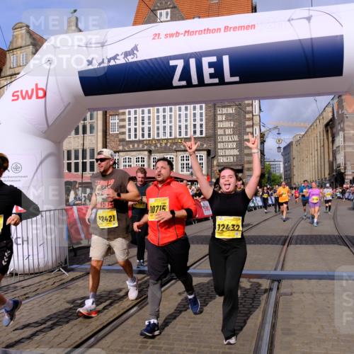 13.09.2026 - 21. swb-Marathon Bremen Tim E. http://msf.ph/oto/10329814 13.09.2026 11:03:20 Ziel 10185, 10195, 10528, 10531, 10598, 10715, 10727, 10731, 10959, 11070, 11095, 11313, 11493, 11676, 11697, 11785, 11836, 12214, 12421, 12432, 12448, 12465, 12483 meine-sportfotos.de