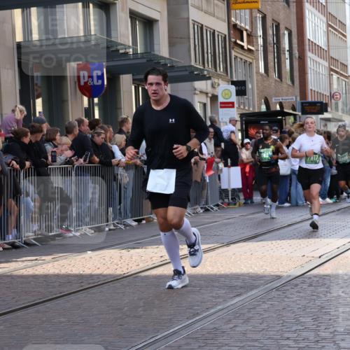 13.09.2026 - 21. swb-Marathon Bremen Strokosch-Dieckow http://msf.ph/oto/10329856 13.09.2026 13:21:53 Ziel 141, 148, 1601, 1645, 2051, 2499, 3021, 3652, 4204, 4211, 5193, 6621, 7625, 7917, 8447, 8452, 8574, 8924, 9599, 9668, 9839, 141, 572, 1130, 1209, 1254, 2088, 2397, 2570, 3290, 3338, 3435, 3695, 3774, 3930, 3934, 4581, 4735, 5193, 5542, 6865, 6976, 7098, 7176, 8384, 8438, 8947, 9048, 9059, 9421, 10120, 13145 meine-sportfotos.de