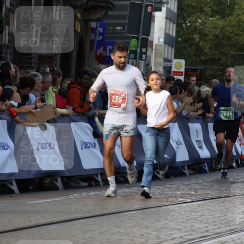 13.09.2026 - 21. swb-Marathon Bremen Strokosch-Dieckow http://msf.ph/oto/10329884 13.09.2026 13:14:32 Ziel 107, 235, 1433, 1542, 1613, 1998, 2043, 2084, 2203, 2701, 2824, 2913, 2922, 3545, 4452, 4728, 5593, 5610, 5986, 6145, 7029, 7435, 7591, 7659, 7963, 8118, 8886, 8919, 9783, 10105, 199, 615, 616, 1455, 2251, 2847, 2971, 2997, 3012, 3057, 3175, 3834, 4097, 4246, 4586, 4685, 5239, 5649, 5962, 6472, 7251, 7782, 8366, 9242, 10016 meine-sportfotos.de