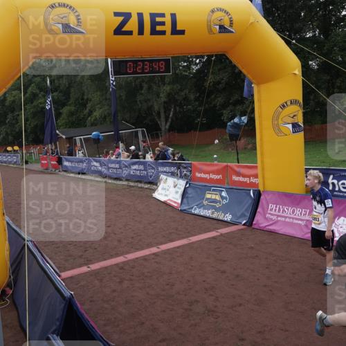 13.09.2026 - Airport Race Dennis Weichert http://msf.ph/oto/10329890 13.09.2026 10:24:23 Ziel 4017, 5145, 5147 meine-sportfotos.de