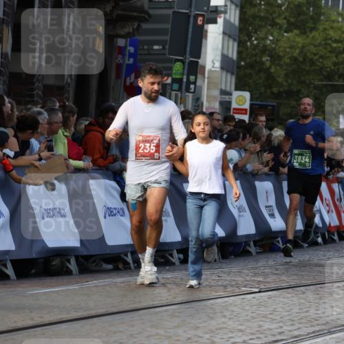 13.09.2026 - 21. swb-Marathon Bremen Strokosch-Dieckow http://msf.ph/oto/10329907 13.09.2026 13:14:32 Ziel 107, 235, 1433, 1542, 1613, 1998, 2043, 2084, 2203, 2701, 2824, 2913, 2922, 3545, 4452, 4728, 5593, 5610, 5986, 6145, 7029, 7435, 7591, 7659, 7963, 8118, 8886, 8919, 9783, 10105, 199, 615, 616, 1455, 2251, 2847, 2971, 2997, 3012, 3057, 3175, 3834, 4097, 4246, 4586, 4685, 5239, 5649, 5962, 6472, 7251, 7782, 8366, 9242, 10016 meine-sportfotos.de