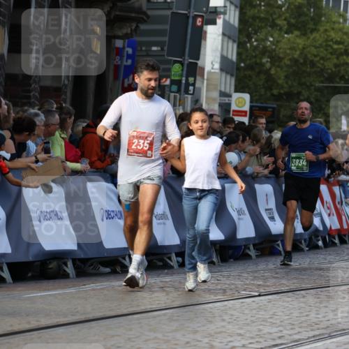 13.09.2026 - 21. swb-Marathon Bremen Strokosch-Dieckow http://msf.ph/oto/10329914 13.09.2026 13:14:32 Ziel 107, 235, 1433, 1542, 1613, 1998, 2043, 2084, 2203, 2701, 2824, 2913, 2922, 3545, 4452, 4728, 5593, 5610, 5986, 6145, 7029, 7435, 7591, 7659, 7963, 8118, 8886, 8919, 9783, 10105, 199, 615, 616, 1455, 2251, 2847, 2971, 2997, 3012, 3057, 3175, 3834, 4097, 4246, 4586, 4685, 5239, 5649, 5962, 6472, 7251, 7782, 8366, 9242, 10016 meine-sportfotos.de