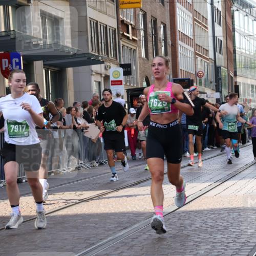 13.09.2026 - 21. swb-Marathon Bremen Strokosch-Dieckow http://msf.ph/oto/10329949 13.09.2026 13:21:56 Ziel 148, 1601, 1645, 2499, 3021, 3652, 4204, 4211, 6621, 7625, 7917, 8447, 8452, 8574, 8924, 9668, 9839, 141, 572, 1209, 1254, 2051, 2088, 2397, 2570, 3290, 3338, 3695, 3774, 3930, 3934, 4581, 4735, 5193, 5542, 6865, 6976, 7098, 7176, 8438, 8947, 9059, 9421, 9599, 10120, 13145 meine-sportfotos.de