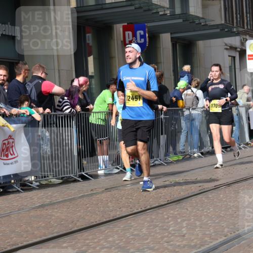13.09.2026 - 21. swb-Marathon Bremen Strokosch-Dieckow http://msf.ph/oto/10330008 13.09.2026 11:02:33 Ziel 10185, 10190, 10296, 10633, 10731, 10783, 10945, 10954, 10955, 10985, 11095, 11096, 11107, 11261, 11313, 11564, 11697, 11701, 11719, 11730, 11776, 11785, 12071, 12154, 12247, 12429, 12448, 12451, 12465, 10153, 10154, 10173, 10273, 10274, 10278, 10331, 10338, 10439, 10738, 10885, 10915, 10943, 11137, 11249, 11261, 11505, 11508, 11526, 11554, 11576, 11662, 11853, 11886, 11890, 11945, 12042, 12134, 12169, 12252, 12429, 12489 meine-sportfotos.de