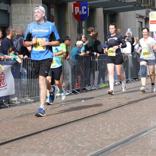 13.09.2026 - 21. swb-Marathon Bremen Strokosch-Dieckow http://msf.ph/oto/10330036 13.09.2026 11:02:33 Ziel 10185, 10190, 10296, 10633, 10731, 10783, 10945, 10954, 10955, 10985, 11095, 11096, 11107, 11261, 11313, 11564, 11697, 11701, 11719, 11730, 11776, 11785, 12071, 12154, 12247, 12429, 12448, 12451, 12465, 10153, 10154, 10173, 10273, 10274, 10278, 10331, 10338, 10439, 10738, 10885, 10915, 10943, 11137, 11249, 11261, 11505, 11508, 11526, 11554, 11576, 11662, 11853, 11886, 11890, 11945, 12042, 12134, 12169, 12252, 12429, 12489 meine-sportfotos.de
