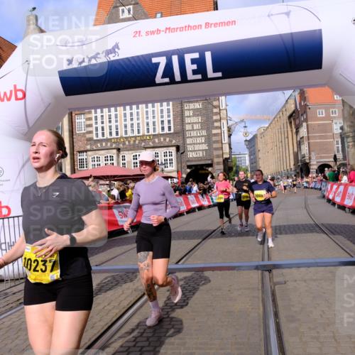 13.09.2026 - 21. swb-Marathon Bremen Tim E. http://msf.ph/oto/10330037 13.09.2026 11:03:35 Ziel 10092, 10150, 10187, 10195, 10237, 10309, 10528, 10531, 10598, 10724, 10727, 10904, 10959, 11070, 11493, 11598, 11676, 11773, 11830, 11836, 12068, 12184, 12185, 12214, 12611 meine-sportfotos.de