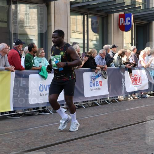 13.09.2026 - 21. swb-Marathon Bremen Strokosch-Dieckow http://msf.ph/oto/10330054 13.09.2026 13:21:59 Ziel 1601, 1645, 1933, 2499, 3021, 3652, 3855, 4204, 4211, 6621, 7625, 7917, 8447, 8574, 9668, 9839, 141, 148, 572, 1209, 1254, 2051, 2088, 2397, 3290, 3338, 3695, 3774, 3934, 4581, 4735, 5193, 6865, 6976, 7098, 8438, 8452, 8924, 8947, 9059, 9421, 9599, 10120 meine-sportfotos.de