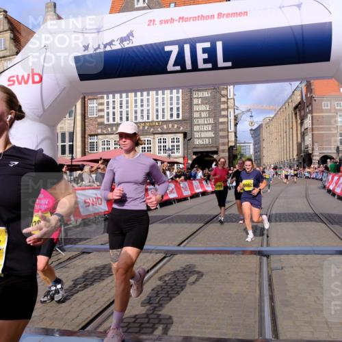 13.09.2026 - 21. swb-Marathon Bremen Tim E. http://msf.ph/oto/10330058 13.09.2026 11:03:35 Ziel 10092, 10150, 10187, 10195, 10237, 10309, 10528, 10531, 10598, 10724, 10727, 10904, 10959, 11070, 11493, 11598, 11676, 11773, 11830, 11836, 12068, 12184, 12185, 12214, 12611 meine-sportfotos.de