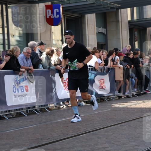 13.09.2026 - 21. swb-Marathon Bremen Strokosch-Dieckow http://msf.ph/oto/10330068 13.09.2026 13:21:59 Ziel 1601, 1645, 1933, 2499, 3021, 3652, 3855, 4204, 4211, 6621, 7625, 7917, 8447, 8574, 9668, 9839, 141, 148, 572, 1209, 1254, 2051, 2088, 2397, 3290, 3338, 3695, 3774, 3934, 4581, 4735, 5193, 6865, 6976, 7098, 8438, 8452, 8924, 8947, 9059, 9421, 9599, 10120 meine-sportfotos.de