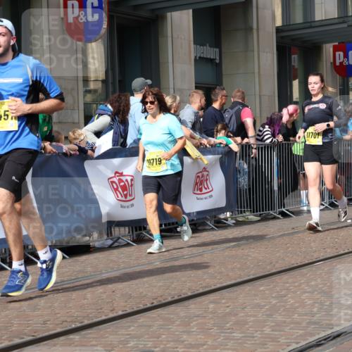 13.09.2026 - 21. swb-Marathon Bremen Strokosch-Dieckow http://msf.ph/oto/10330078 13.09.2026 11:02:35 Ziel 10185, 10190, 10296, 10633, 10715, 10731, 10783, 10945, 10954, 10955, 10985, 11095, 11096, 11107, 11313, 11564, 11697, 11701, 11719, 11730, 11776, 11785, 12071, 12154, 12247, 12421, 12432, 12448, 12451, 12465, 12483, 10153, 10154, 10173, 10273, 10274, 10278, 10331, 10338, 10738, 10885, 10915, 10943, 11137, 11261, 11505, 11508, 11526, 11554, 11662, 11853, 11886, 11890, 11945, 12154, 12169, 12252, 12429, 12489 meine-sportfotos.de