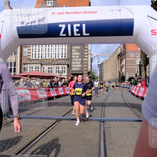 13.09.2026 - 21. swb-Marathon Bremen Tim E. http://msf.ph/oto/10330079 13.09.2026 11:03:36 Ziel 10092, 10150, 10187, 10195, 10237, 10309, 10528, 10531, 10598, 10724, 10727, 10904, 10959, 11070, 11493, 11598, 11676, 11773, 11830, 11836, 12068, 12184, 12185, 12214, 12611 meine-sportfotos.de