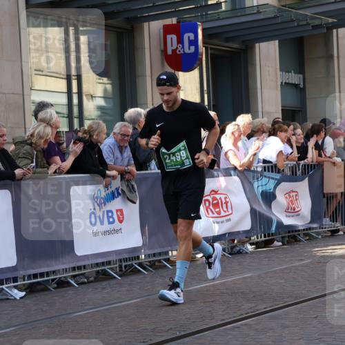 13.09.2026 - 21. swb-Marathon Bremen Strokosch-Dieckow http://msf.ph/oto/10330084 13.09.2026 13:22:00 Ziel 1601, 1645, 1933, 2499, 3021, 3652, 3855, 4204, 4211, 6621, 7625, 7917, 8447, 8574, 9668, 9839, 141, 148, 572, 1209, 1254, 2051, 2397, 3290, 3338, 3652, 3695, 3774, 3934, 4581, 4735, 5193, 6865, 6976, 7098, 8438, 8452, 8924, 8947, 9059, 9421, 9599, 10120 meine-sportfotos.de