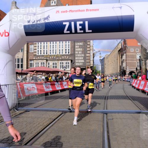 13.09.2026 - 21. swb-Marathon Bremen Tim E. http://msf.ph/oto/10330111 13.09.2026 11:03:36 Ziel 10092, 10150, 10187, 10195, 10237, 10309, 10528, 10531, 10598, 10724, 10727, 10904, 10959, 11070, 11493, 11598, 11676, 11773, 11830, 11836, 12068, 12184, 12185, 12214, 12611 meine-sportfotos.de