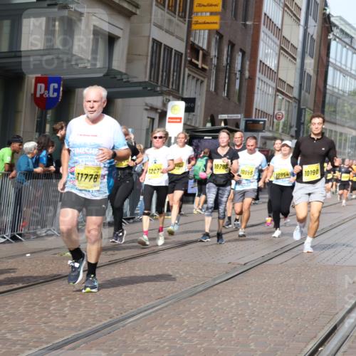 13.09.2026 - 21. swb-Marathon Bremen Strokosch-Dieckow http://msf.ph/oto/10330129 13.09.2026 11:02:36 Ziel 10185, 10190, 10296, 10633, 10715, 10731, 10783, 10945, 10954, 10955, 10985, 11095, 11096, 11107, 11313, 11564, 11697, 11701, 11719, 11730, 11776, 11785, 12071, 12247, 12421, 12432, 12448, 12451, 12465, 12483, 10153, 10154, 10273, 10274, 10278, 10331, 10338, 10738, 10885, 10915, 10943, 11137, 11261, 11505, 11508, 11526, 11554, 11662, 11853, 11886, 11890, 11945, 12154, 12169, 12252, 12429, 12489 meine-sportfotos.de
