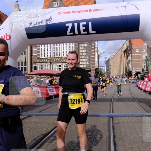 13.09.2026 - 21. swb-Marathon Bremen Tim E. http://msf.ph/oto/10330154 13.09.2026 11:03:38 Ziel 10092, 10150, 10187, 10195, 10237, 10309, 10531, 10724, 10904, 10959, 11493, 11598, 11773, 11830, 12068, 12184, 12185, 12611 meine-sportfotos.de