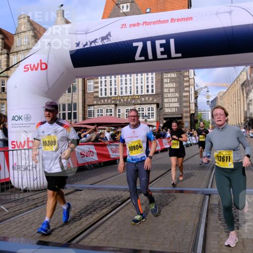 13.09.2026 - 21. swb-Marathon Bremen Tim E. http://msf.ph/oto/10330201 13.09.2026 11:03:41 Ziel 10092, 10150, 10187, 10237, 10309, 10420, 10724, 10904, 11211, 11411, 11598, 11655, 11746, 11773, 11830, 12068, 12184, 12185, 12611 meine-sportfotos.de