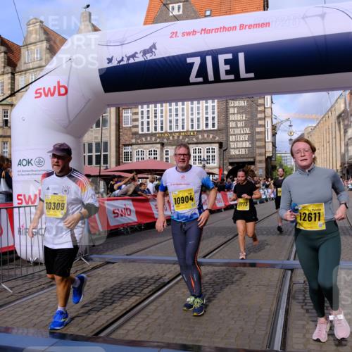 13.09.2026 - 21. swb-Marathon Bremen Tim E. http://msf.ph/oto/10330211 13.09.2026 11:03:41 Ziel 10092, 10150, 10187, 10237, 10309, 10420, 10724, 10904, 11211, 11411, 11598, 11655, 11746, 11773, 11830, 12068, 12184, 12185, 12611 meine-sportfotos.de